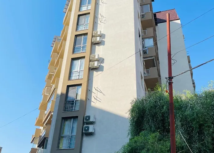 Marc House Бухарест