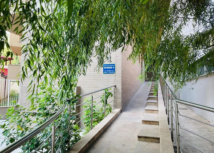 Marc House Апартаменти *