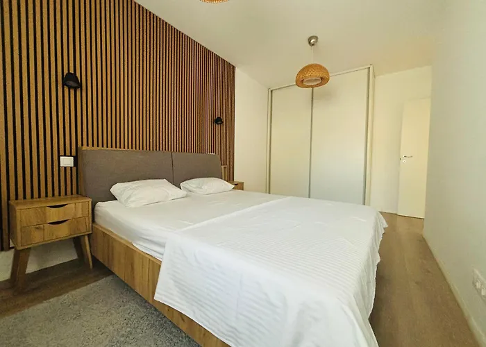 Marc House * 布加勒斯特